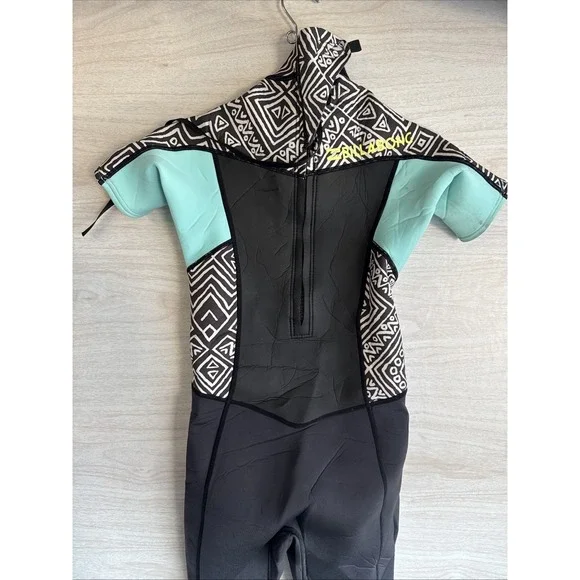 Billabong Synergy 2mm back zip spring shorty wetsuit in the Geo Diamond pattern - Picture 6 of 16